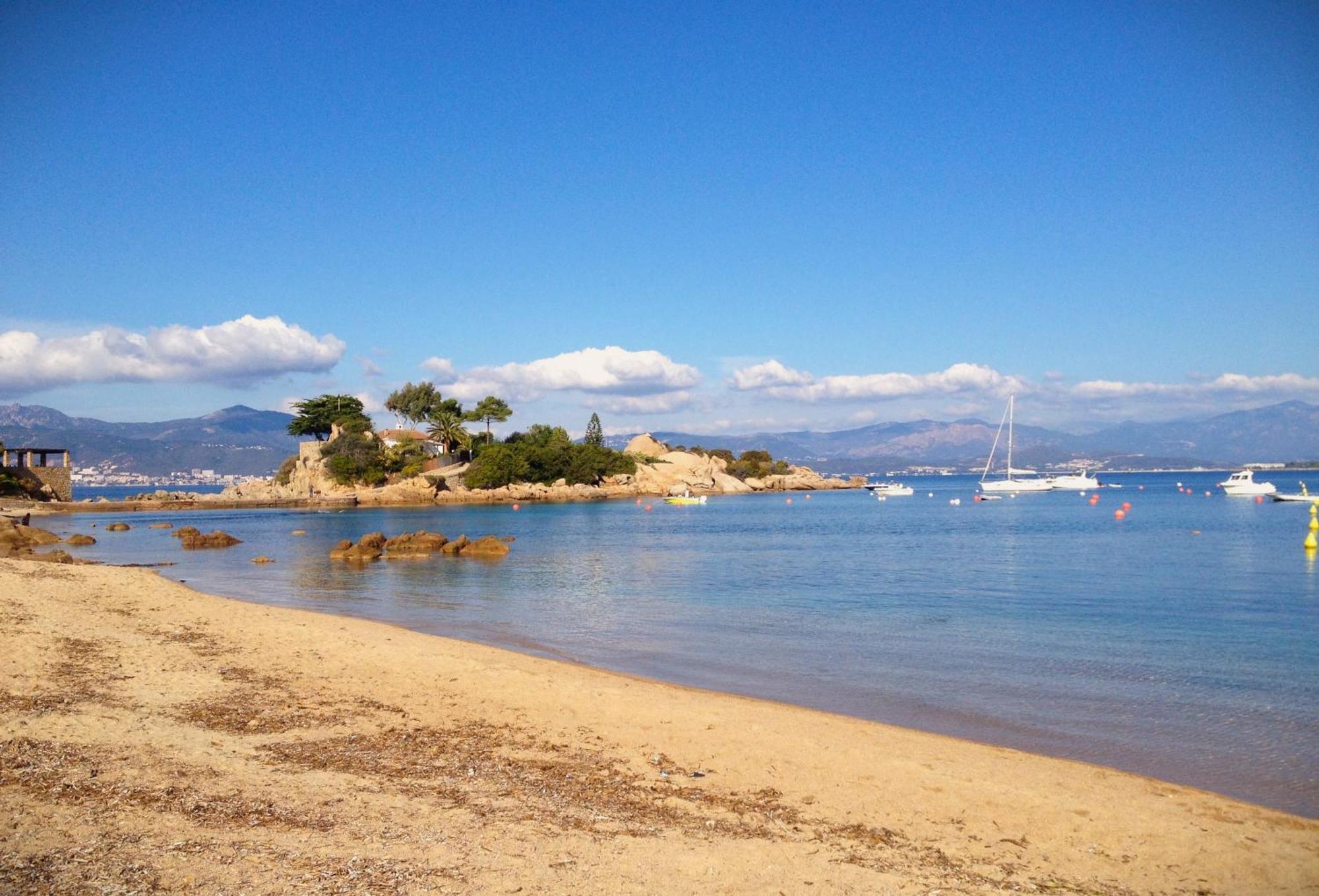 Grand T2 Standing Ajaccio Proche Centre Et Plages Vue Panoramique Parking Prive מראה חיצוני תמונה